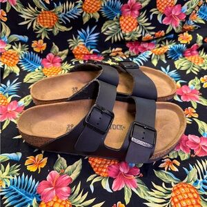 Women’s  Birkenstock Arizona Black Double Strap Sandals size 39